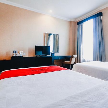 Reddoorz Premium @Jalan Jendral Sudirman Palembang Hotel Bagian luar foto